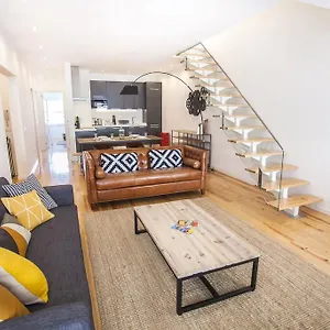Lovelystay - Cais River View Apartamento